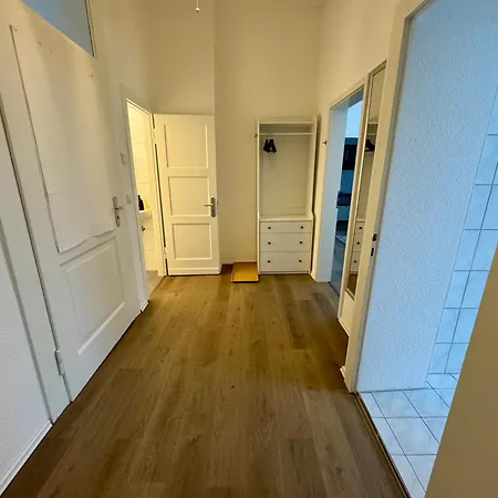 Modern In With Perfect Connections *