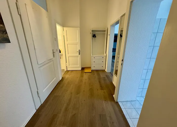 Modern In With Perfect Connections *